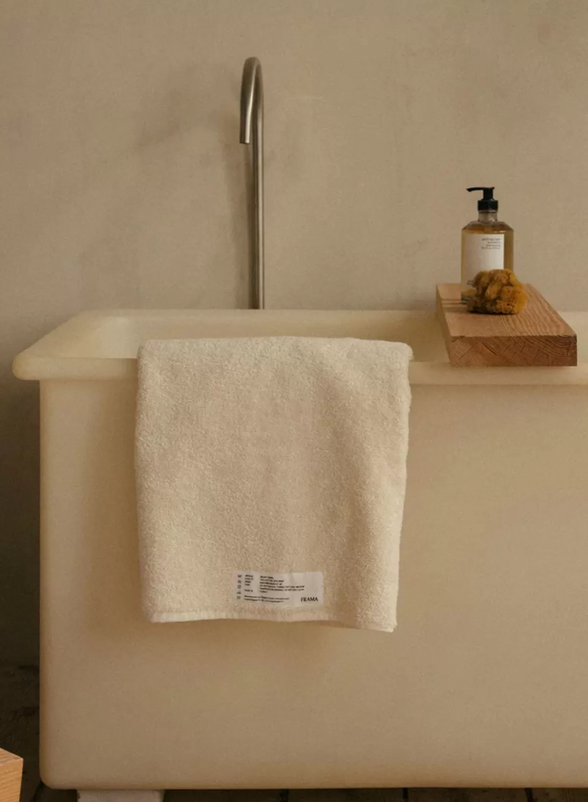 SUSAN BIJL Bath Towel In Bone White, Heavy< Textiel