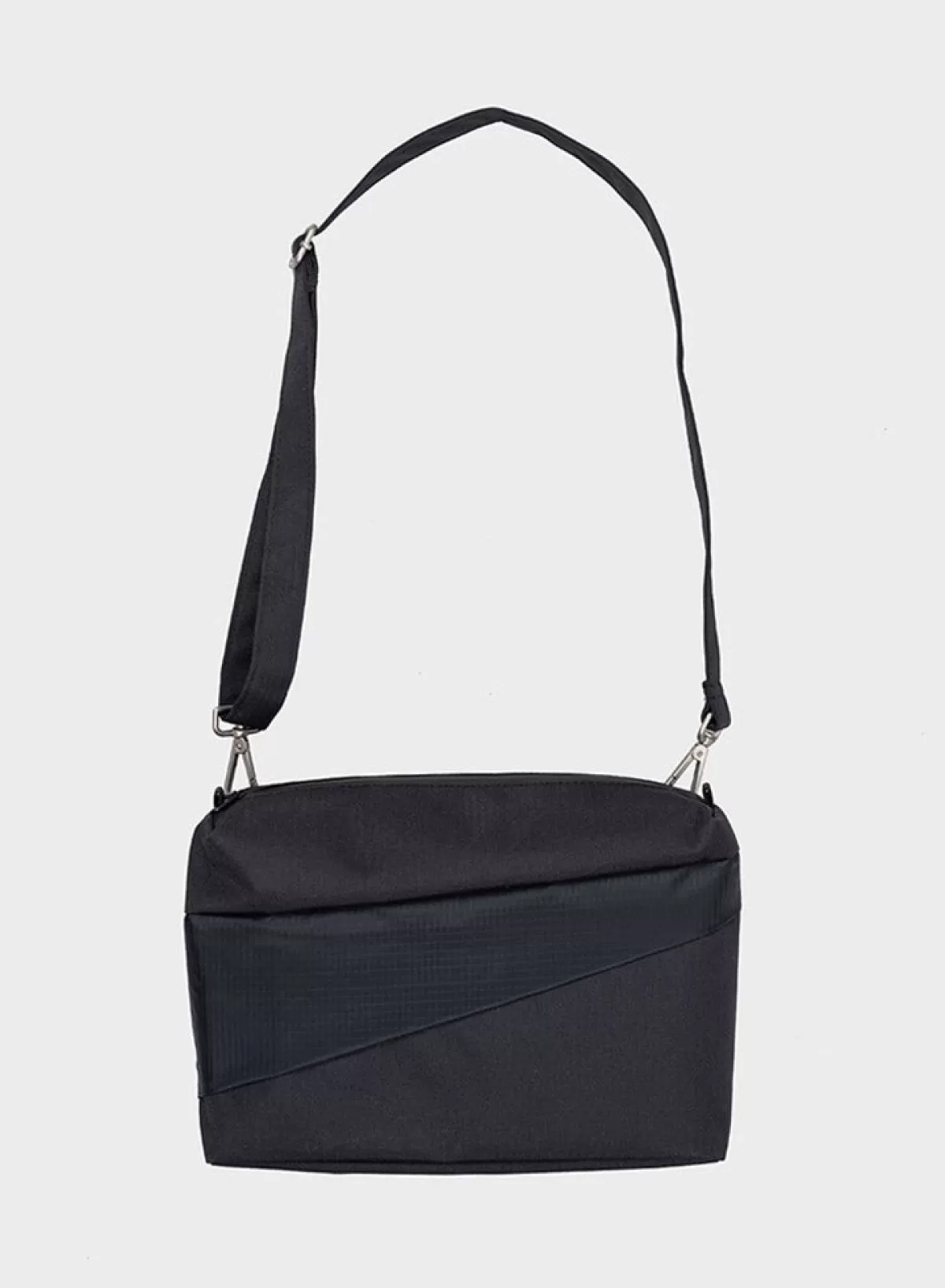 SUSAN BIJL Black & Black MEDIUM< The New Bum Bag