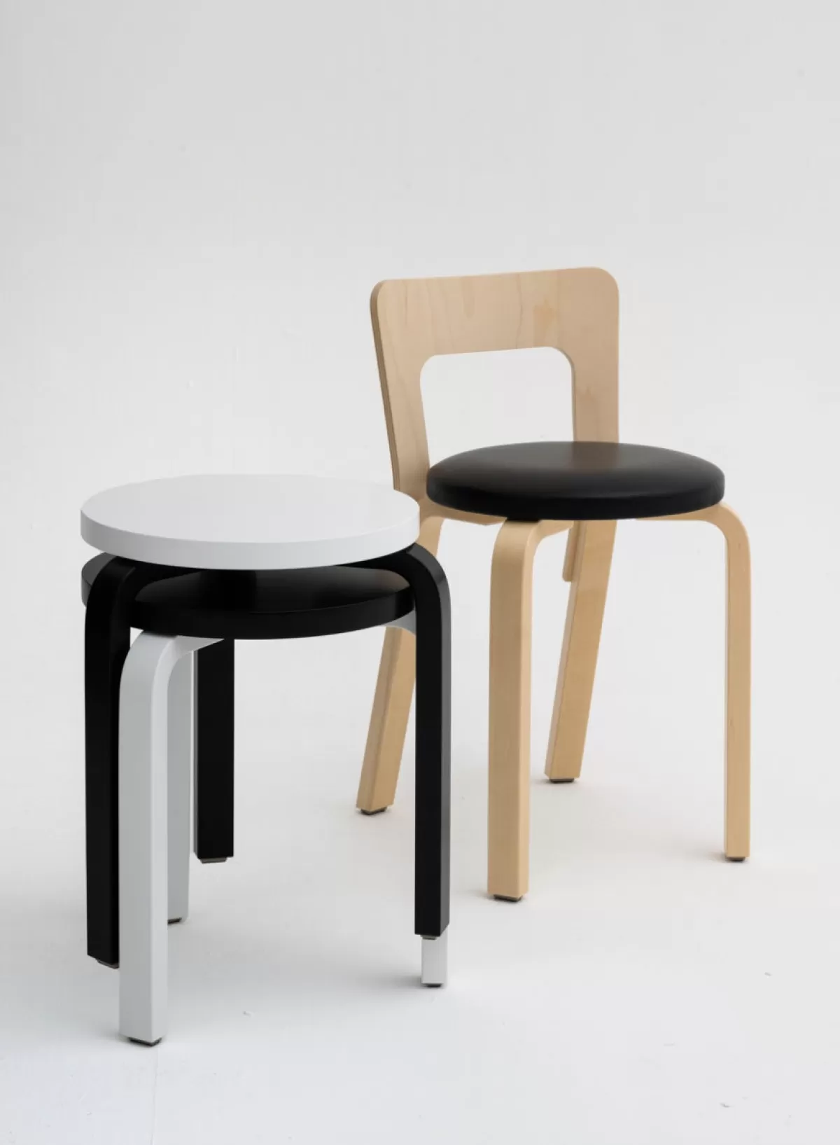 SUSAN BIJL Chair 65, Legs Birch, Seat Black< Meubels