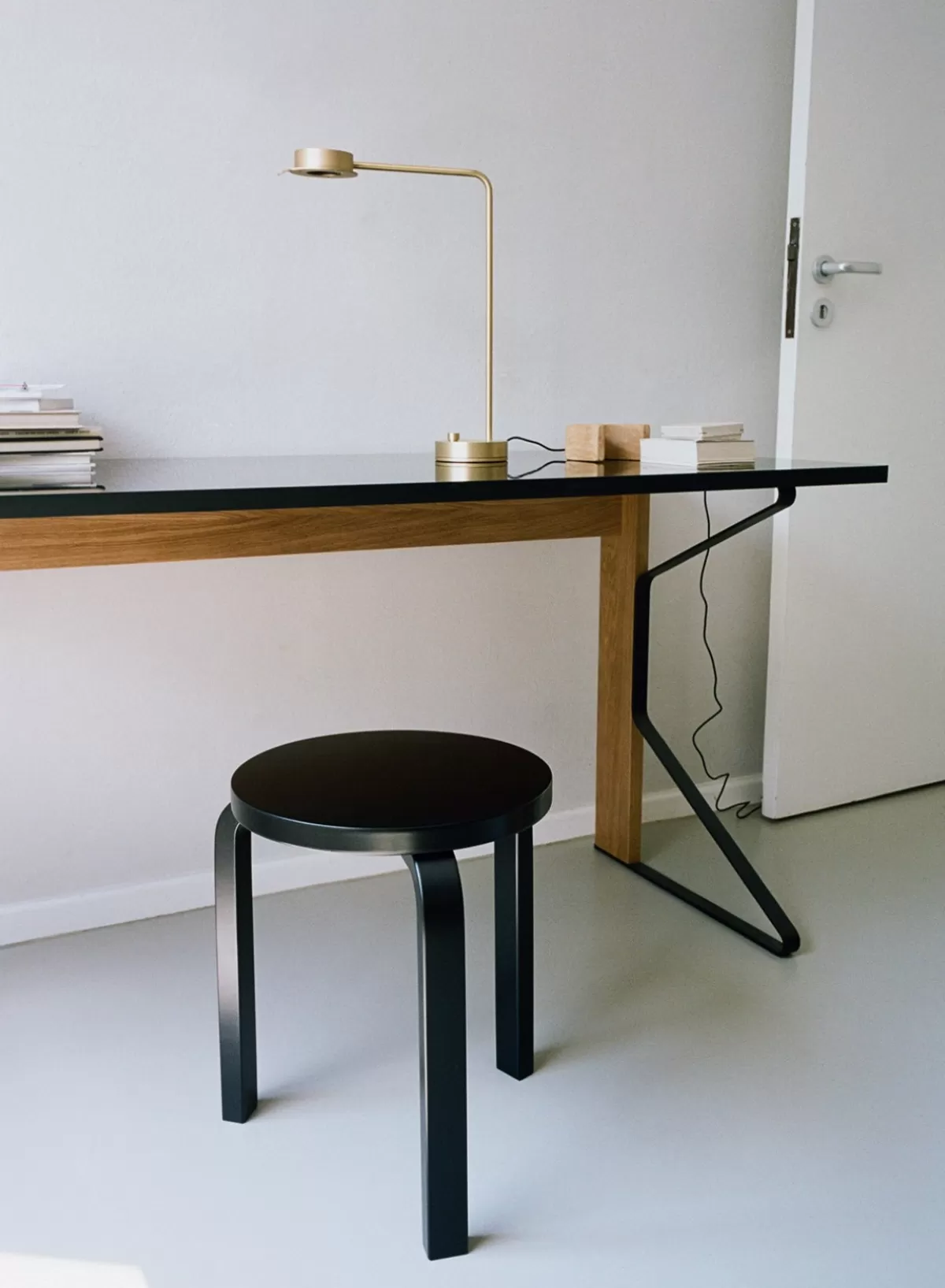 SUSAN BIJL Stool 60, Legs Black, Seat Black< Meubels