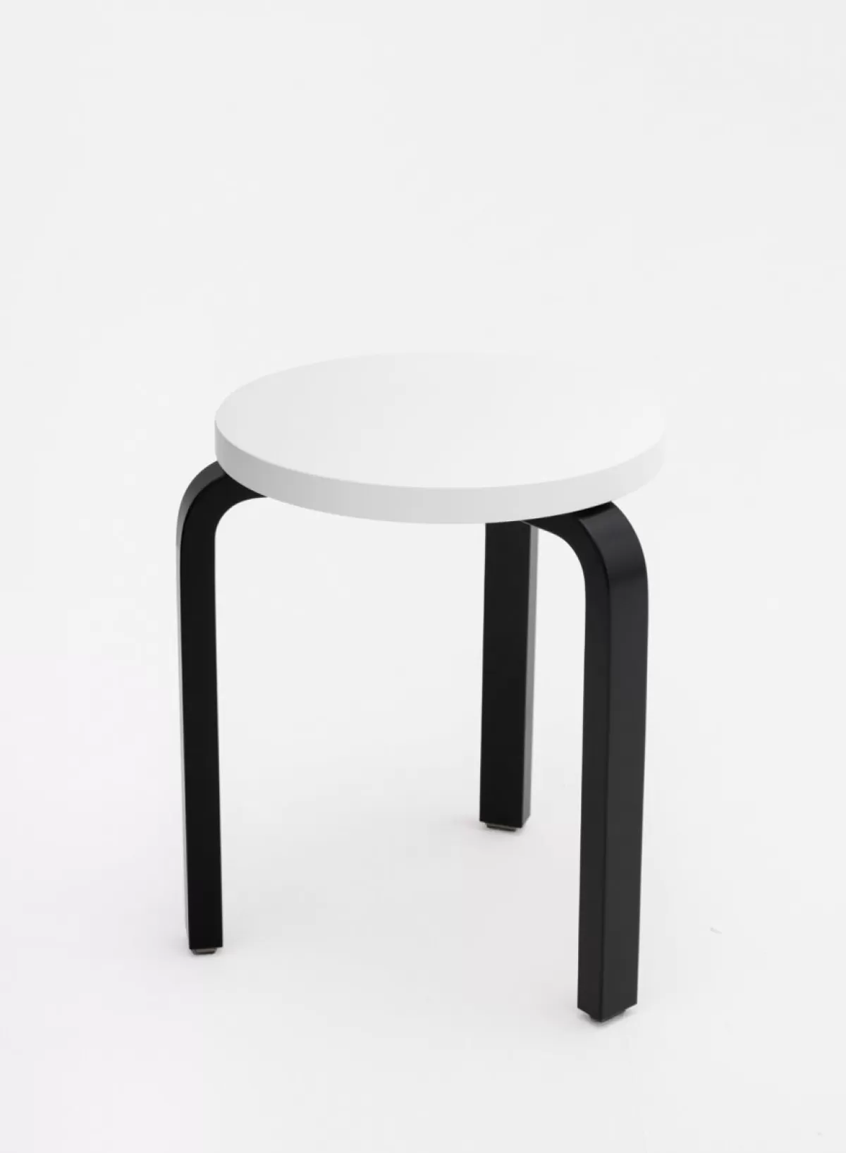 SUSAN BIJL Stool 60, Legs Black, Seat White< Meubels