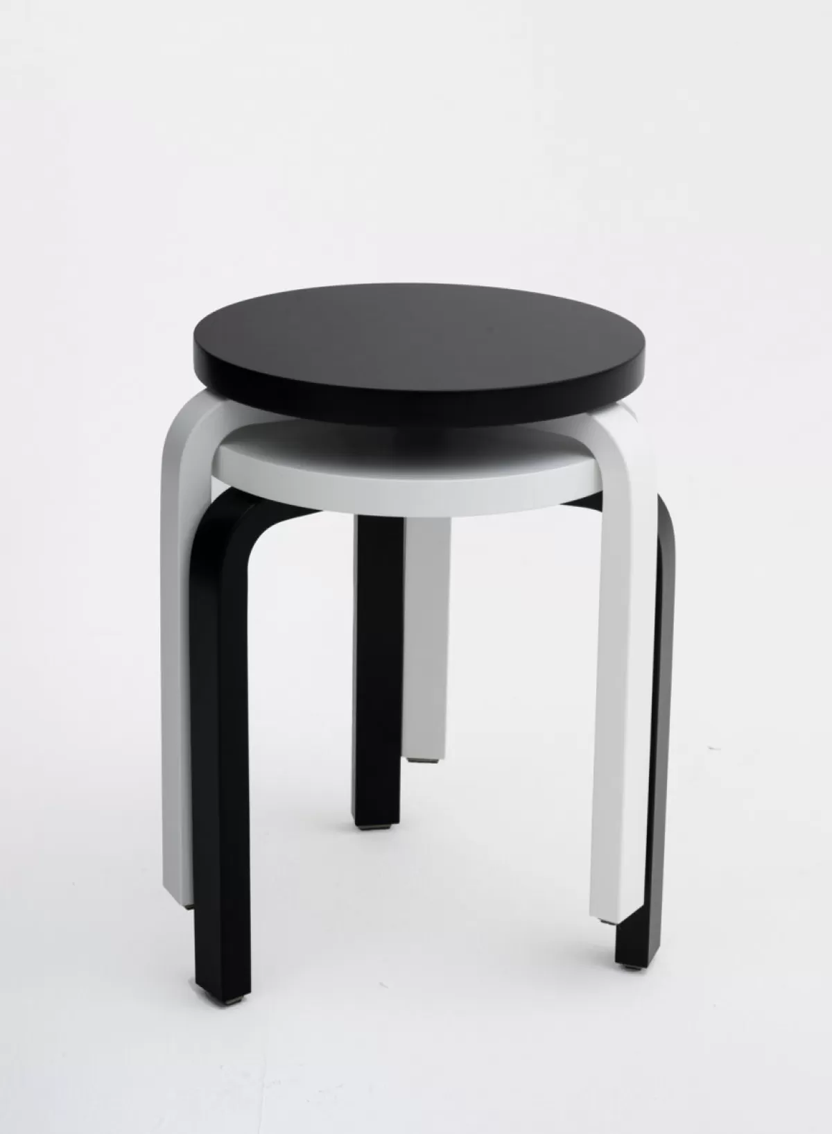 SUSAN BIJL Stool 60, Legs Black, Seat White< Meubels