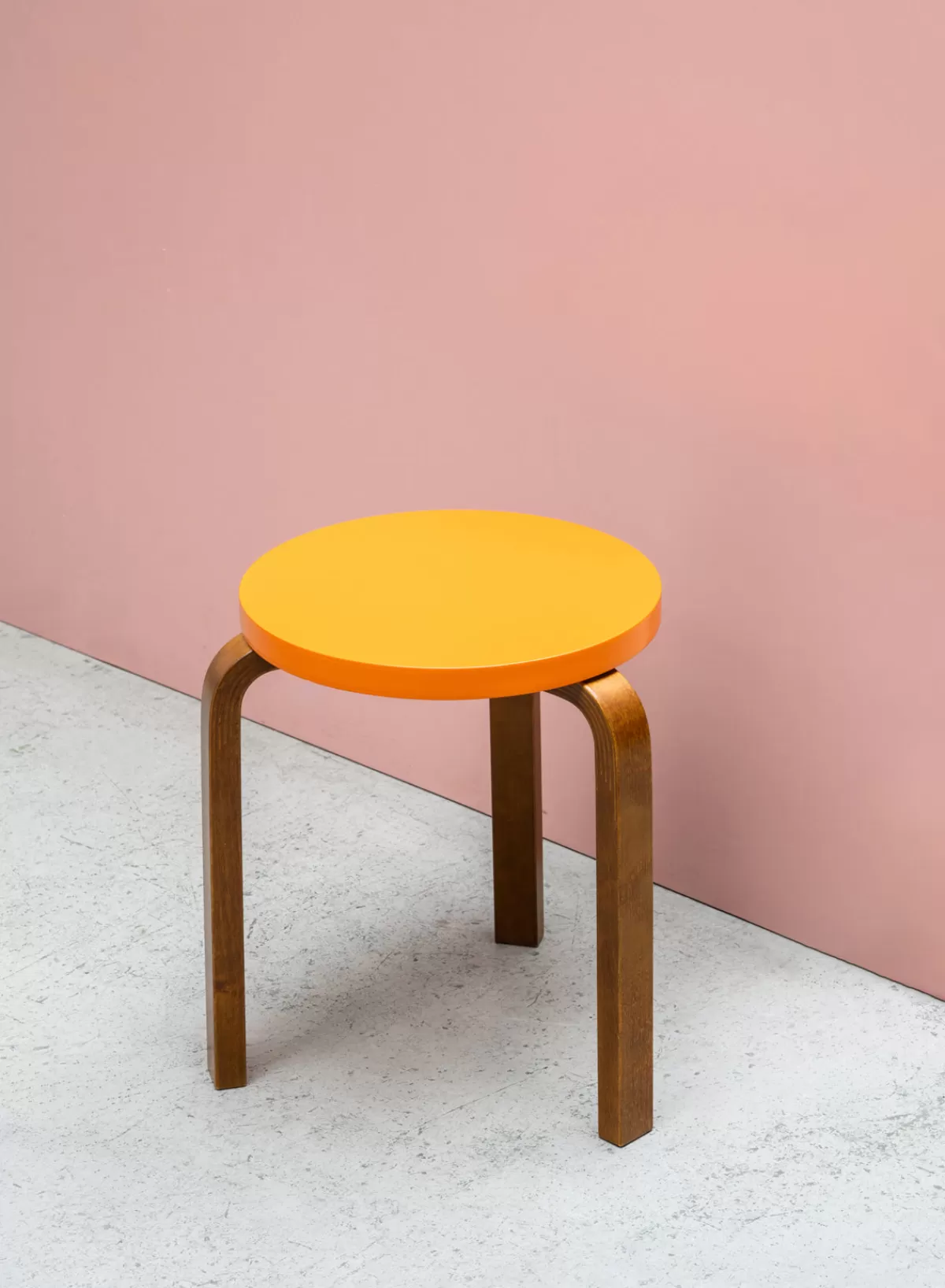 SUSAN BIJL Stool 60, Legs Walnut, Seat Orange< Meubels