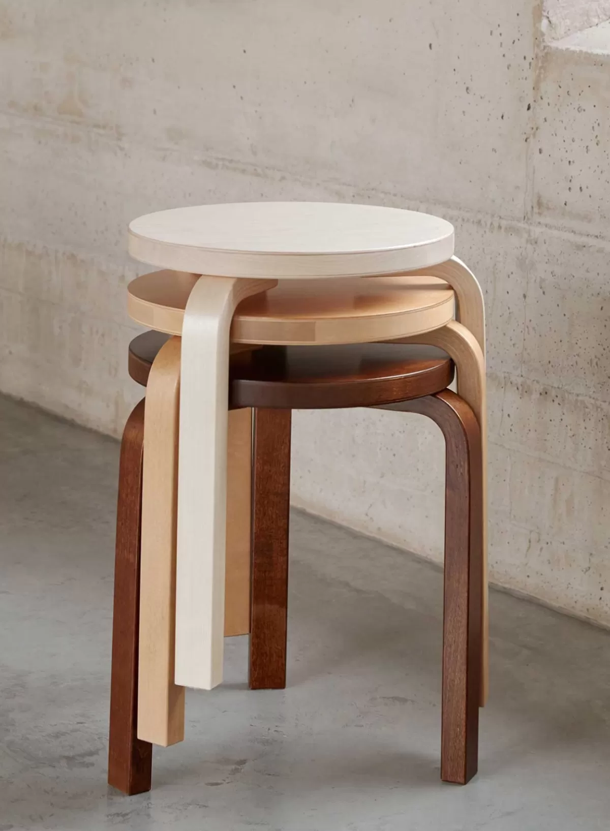 SUSAN BIJL Stool 60, Legs Walnut, Seat Walnut< Meubels