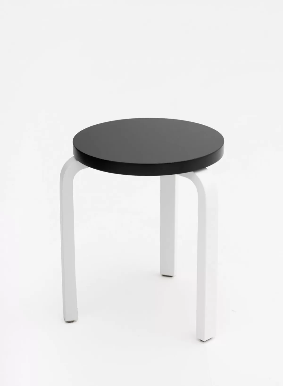 SUSAN BIJL Stool 60, Legs White, Seat Black< Meubels